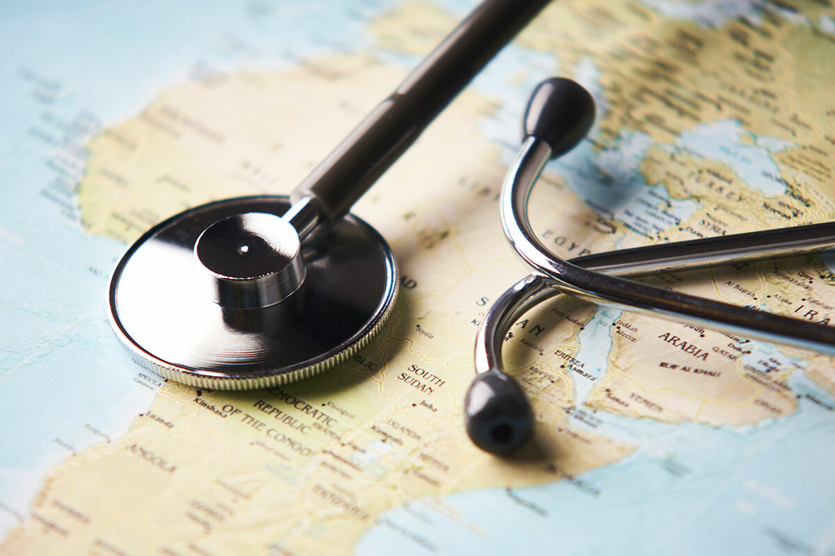 Stethoscope on a world map – symbolic image for MD Medicus global medical network